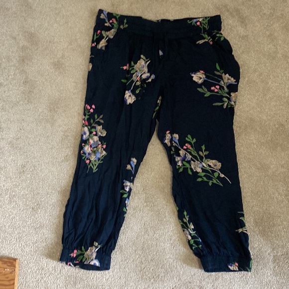 Oneill haram capris. - Picture 3 of 6